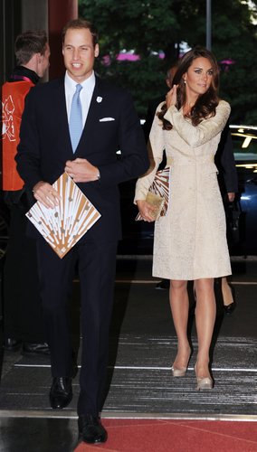 She wore a nude-colored coat to the London Paralympic reception in August 2012.
She wore a nude-colored coat to the London Paralympic reception in August 2012.