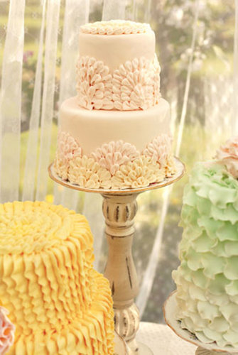 Typical ruffle cakes get an upgrade with fun colors and an appliqué-like pattern.
Photo by Jessica Zais Photography via Green Wedding Shoes
Typical ruffle cakes get an upgrade with fun colors and an appliqué-like pattern.
Photo by Jessica Zais Photography via Green Wedding Shoes