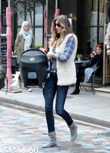 Gisele Bündchen showed up in London wearing a plaid button-down, which she gave a cozy twist via a shearling scarf. She then added skinny denim, a pair of gray boots, and aviator sunglasses.
Gisele Bündchen showed up in London wearing a plaid button-down, which she gave a cozy twist via a shearling scarf. She then added skinny denim, a pair of gray boots, and aviator sunglasses.