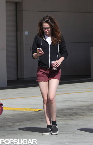 Kristen Surrounds Herself With Friends While Rob Parties in NYC Kristen Surrounds Herself With Friends While Rob Parties in NYC
