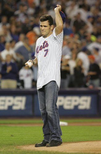 Matt Dillon saluted the crowd before pitching the first ball at the New York Mets game in October 2006.
Matt Dillon saluted the crowd before pitching the first ball at the New York Mets game in October 2006.