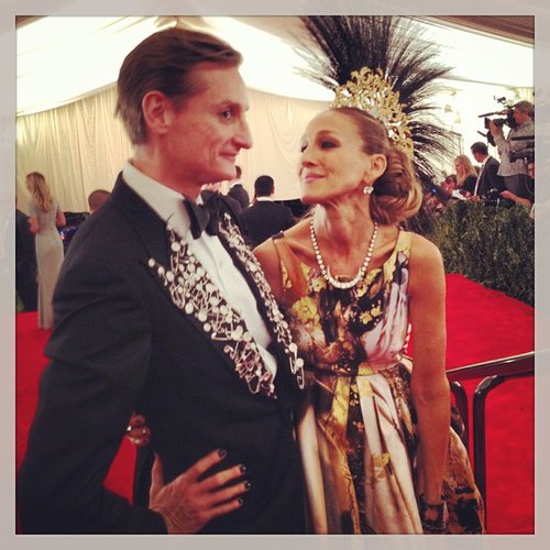 Hamish Bowles and Sarah Jessica Parker were perfectly punk at the Met Gala — can you believe SJP's headdress?
Source: Instagram user voguemagazine
Hamish Bowles and Sarah Jessica Parker were perfectly punk at the Met Gala — can you believe SJP's headdress?
Source: Instagram user voguemagazine