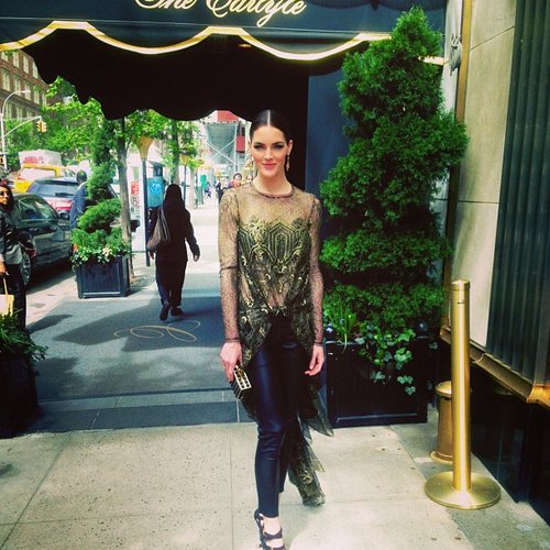 Hilary Rhoda showed off her Wes Gordon look outside of the Carlyle Hotel.
Source: Instagram user hilaryhrhoda
Hilary Rhoda showed off her Wes Gordon look outside of the Carlyle Hotel.
Source: Instagram user hilaryhrhoda