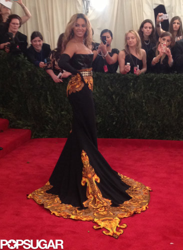 Beyoncé Knowles did an over-the-shoulder pose to make sure every photographer got their shot.
Beyoncé Knowles did an over-the-shoulder pose to make sure every photographer got their shot.