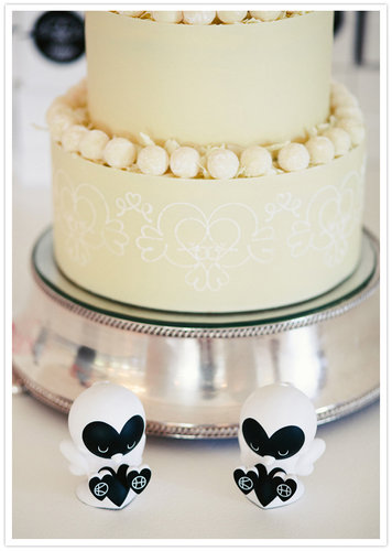 This wedding party ditched the traditional cake toppers for quirky cartoons and subtle geometric detail.
Photo by welovepictures via 100 Layer Cake
This wedding party ditched the traditional cake toppers for quirky cartoons and subtle geometric detail.
Photo by welovepictures via 100 Layer Cake