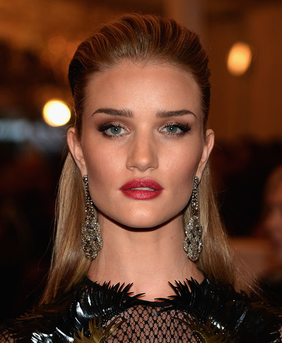 Rosie Huntington-Whiteley added glamour with a stunning pair of earrings.
Rosie Huntington-Whiteley added glamour with a stunning pair of earrings.
