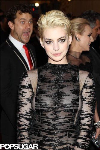 Anne Hathaway had no idea she was being photobombed by Joshua Jackson and Diane Kruger.
Anne Hathaway had no idea she was being photobombed by Joshua Jackson and Diane Kruger.