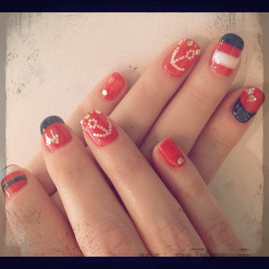There is no doubt that sailing was on Zooey's mind when she got this nautical-inspired manicure.
Source: Instagram user ZooeyDeschanel
There is no doubt that sailing was on Zooey's mind when she got this nautical-inspired manicure.
Source: Instagram user ZooeyDeschanel