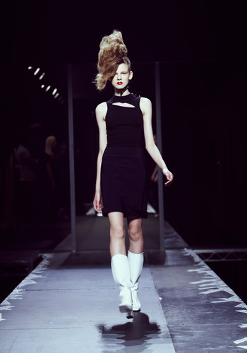 A look from the JW Anderson for Versus collection.
Photo courtesy of Versace
A look from the JW Anderson for Versus collection.
Photo courtesy of Versace