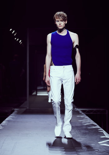 A look from the JW Anderson for Versus collection.
Photo courtesy of Versace
A look from the JW Anderson for Versus collection.
Photo courtesy of Versace
