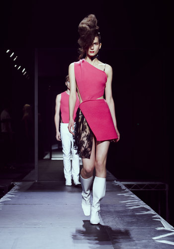 A look from the JW Anderson for Versus collection.
Photo courtesy of Versace
A look from the JW Anderson for Versus collection.
Photo courtesy of Versace