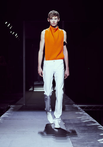 A look from the JW Anderson for Versus collection.
Photo courtesy of Versace
A look from the JW Anderson for Versus collection.
Photo courtesy of Versace