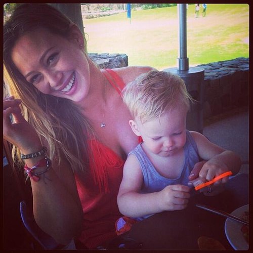 Hilary Duff and Luca Comrie enjoyed a playful lunch with Luca's aunt, Haylie.
Source: Twitter user HilaryDuff
Hilary Duff and Luca Comrie enjoyed a playful lunch with Luca's aunt, Haylie.
Source: Twitter user HilaryDuff
