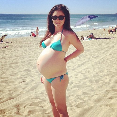 Shiri Appleby shared a picture of herself on the beach during her final month of pregnancy.
Source: Instagram user winnie100
Shiri Appleby shared a picture of herself on the beach during her final month of pregnancy.
Source: Instagram user winnie100