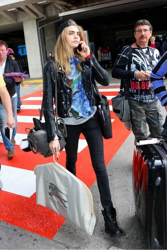 Cara Delevingne doesn't seem to follow any style rules, but it all works. Here's the loophole: she stays covered up, adds interest with pops of color, layers up with cool leather pieces, and finishes with great accessories like a Saint Laurent bag.
Cara Delevingne doesn't seem to follow any style rules, but it all works. Here's the loophole: she stays covered up, adds interest with pops of color, layers up with cool leather pieces, and finishes with great accessories like a Saint Laurent bag.
