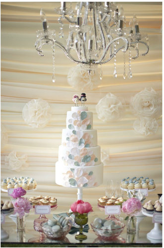 The soft colors and design of this dreamy cake look like a mix between balloons and flower petals.
Photo by Gabriel Ryan Photographers via 100 Layer Cake
The soft colors and design of this dreamy cake look like a mix between balloons and flower petals.
Photo by Gabriel Ryan Photographers via 100 Layer Cake
