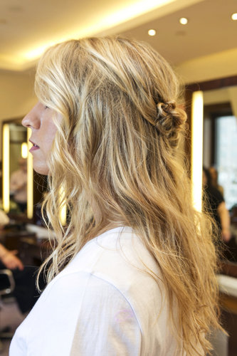 With face-framing waves, the end result is the perfect combination of boho mixed with a romantic feel.
Like what you see? Be sure to get the downloadable tutorial to make it easier to re-create the style at home.
With face-framing waves, the end result is the perfect combination of boho mixed with a romantic feel.
Like what you see? Be sure to get the downloadable tutorial to make it easier to re-create the style at home.