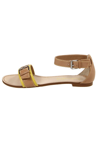 A wardrobe-friendly neutral brightens up with a touch of yellow on Splendid's double-buckle style ($48, originally $89).
A wardrobe-friendly neutral brightens up with a touch of yellow on Splendid's double-buckle style ($48, originally $89).