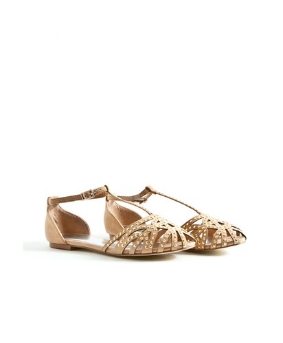 Add a more formal style to your sandal collection with this T-strap style from Missguided ($38).
Add a more formal style to your sandal collection with this T-strap style from Missguided ($38).