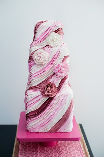Can we all agree this is one phenomenal cake? All the marvelous layers of different shades of pink are having us do double takes.
Photo by Rachel Peters Photography via Style Me Pretty
Can we all agree this is one phenomenal cake? All the marvelous layers of different shades of pink are having us do double takes.
Photo by Rachel Peters Photography via Style Me Pretty