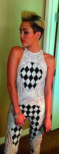 Miley Cyrus showed off her sexy black-and-white Balmain jumpsuit before heading to the Billboard Music Awards.
Source: Twitter user MileyCyrus
Miley Cyrus showed off her sexy black-and-white Balmain jumpsuit before heading to the Billboard Music Awards.
Source: Twitter user MileyCyrus