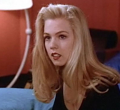 Kelly's hair was the epitome of a California GIrl in the first years: long, blond, and pretty.
Kelly's hair was the epitome of a California GIrl in the first years: long, blond, and pretty.