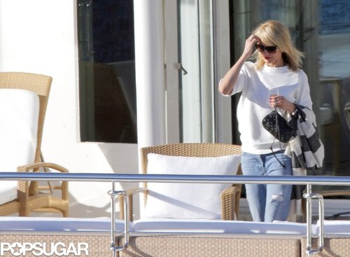 Cameron Diaz Snaps a Selfie Before Hopping on a Helicopter Cameron Diaz Snaps a Selfie Before Hopping on a Helicopter