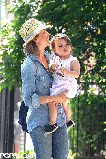 Keri Russell carried her daughter, Willa, around NYC.
Keri Russell carried her daughter, Willa, around NYC.