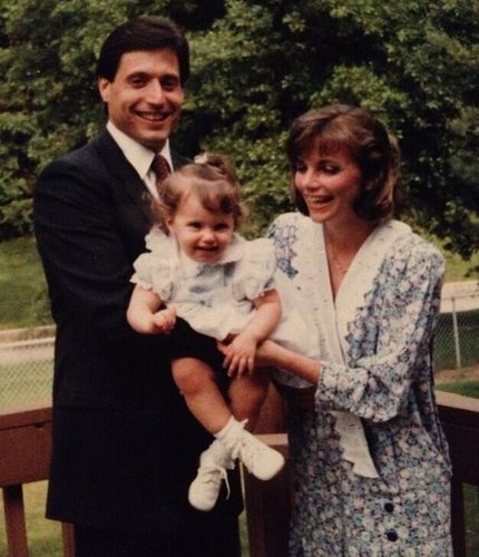 Diana Agron shared a classic photo of her handsome papa.
Source: Twitter user dianaagron
Diana Agron shared a classic photo of her handsome papa.
Source: Twitter user dianaagron