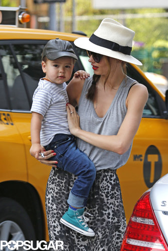 Miranda Kerr took Flynn out for a morning walk in NYC.
Miranda Kerr took Flynn out for a morning walk in NYC.