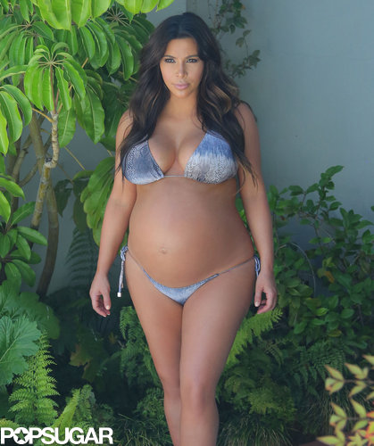Pregnant Kim Kardashian wore a tiny bikini in LA five days before childbirth.
Pregnant Kim Kardashian wore a tiny bikini in LA five days before childbirth.