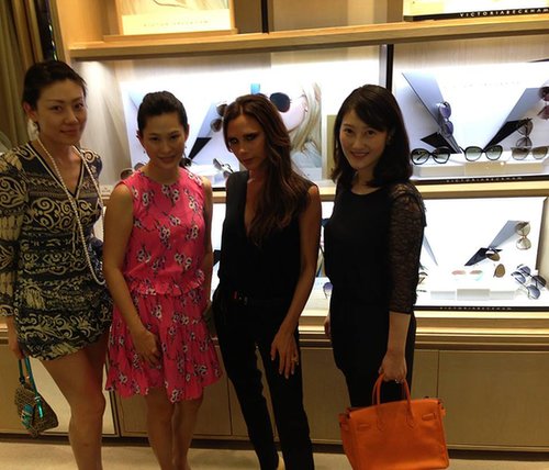 Victoria Beckham shared a photo from the Puyi Optical event in Beijing.
Source: Facebook user VictoriaBeckham
Victoria Beckham shared a photo from the Puyi Optical event in Beijing.
Source: Facebook user VictoriaBeckham