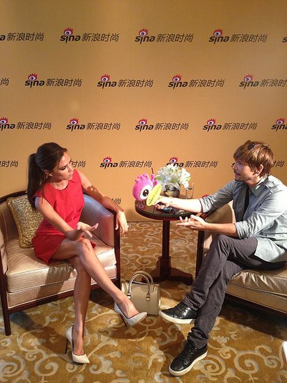 Victoria Beckham's pal Ken Paves joined her for her trip to China.
Source: Instgram user victoriabeckham
Victoria Beckham's pal Ken Paves joined her for her trip to China.
Source: Instgram user victoriabeckham