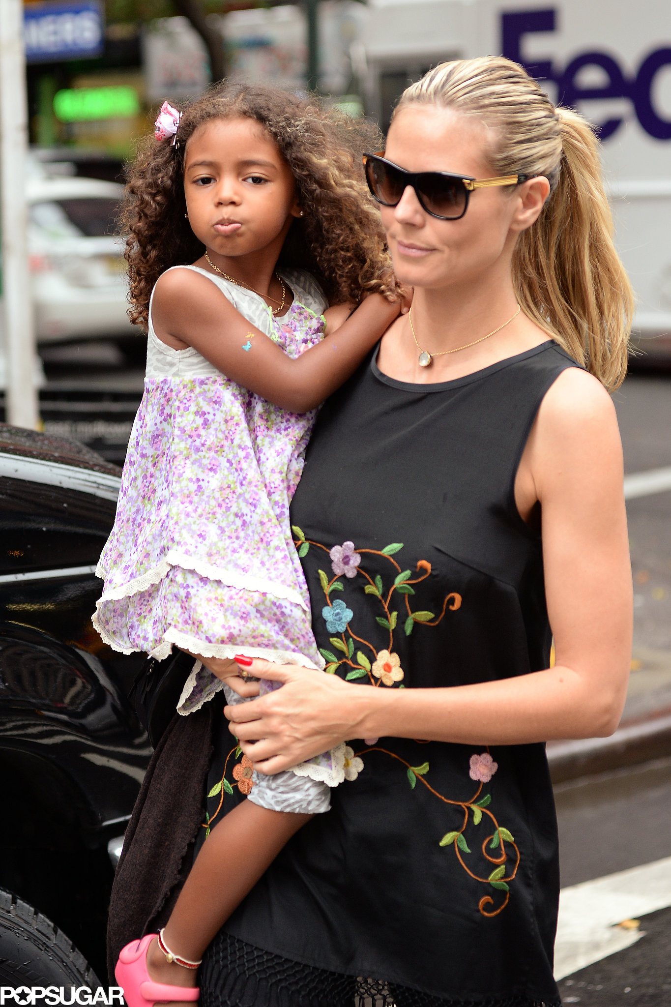 Heidi Klum carried her daughter Lou Samuel while shopping in NYC