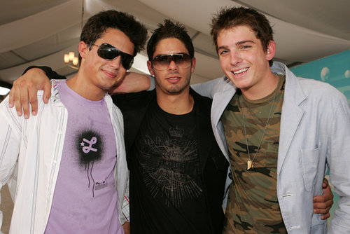 Stephen Colletti and Talan Torriero met up with a pal on the 2005 MTV Video Music Awards carpet.
Stephen Colletti and Talan Torriero met up with a pal on the 2005 MTV Video Music Awards carpet.