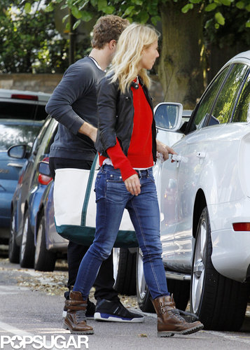 Gwyneth Paltrow went shopping with her husband, Chris Martin, in London.
Gwyneth Paltrow went shopping with her husband, Chris Martin, in London.