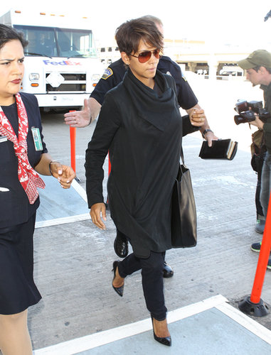 Halle's travel style included slim black jeans, black pumps, a draped black coat, and a black leather tote. It's safe to say Halle likes black!
Halle's travel style included slim black jeans, black pumps, a draped black coat, and a black leather tote. It's safe to say Halle likes black!