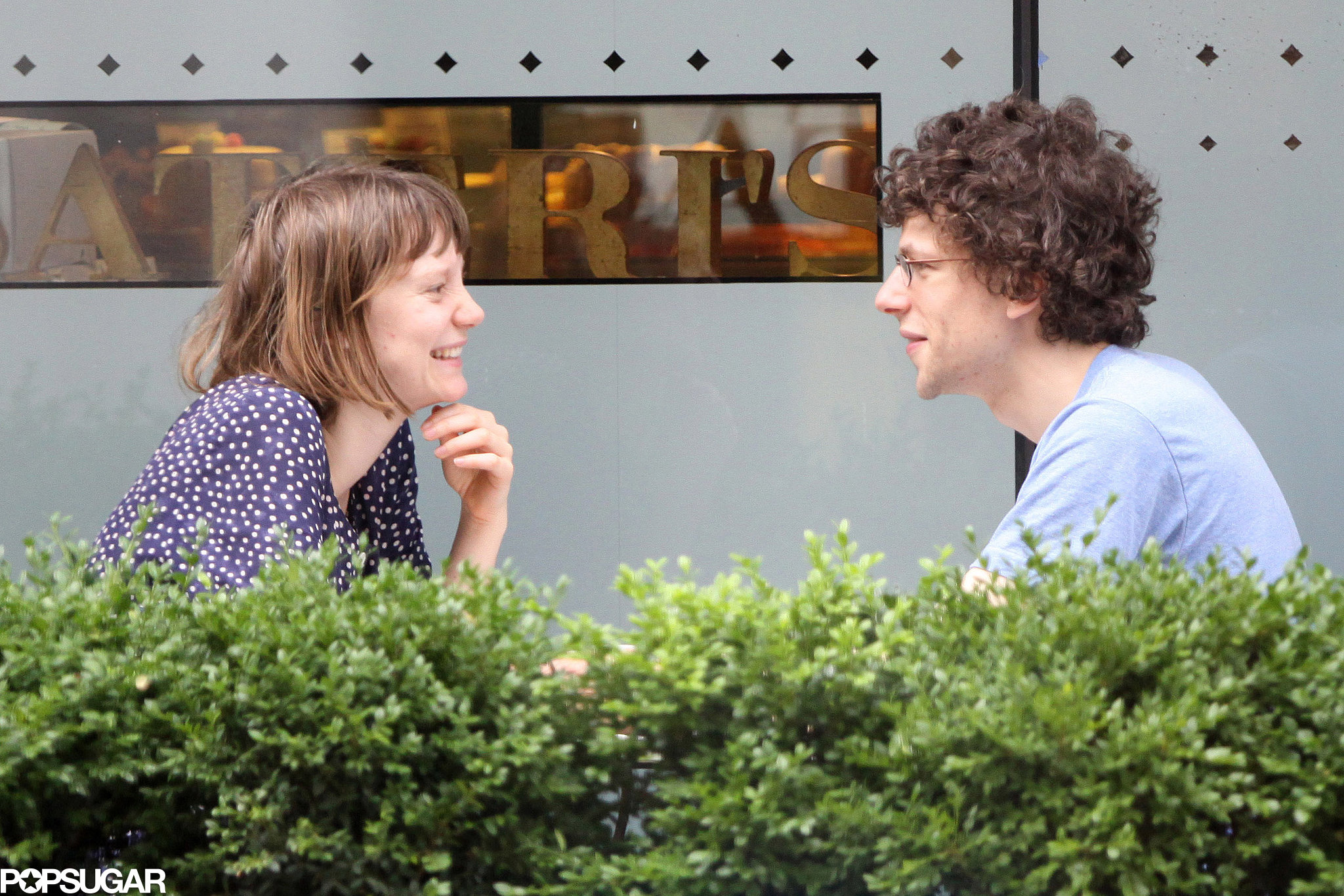 jesse eisenberg dating mia wasikowska Mia wasikowska on her 'uncomfortable' sex tom's co-star mia wasikowska revealed that her who has been dating batman v superman star jesse eisenberg. jesse eisenberg dating mia wasikowska Mia wasikowska on her 'uncomfortable' sex tom's co-star mia wasikowska revealed that her who has been dating batman v superman star jesse eisenberg.