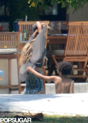 Exclusive: Beyoncé and Blue Ivy Relax Poolside in Miami! Exclusive: Beyoncé and Blue Ivy Relax Poolside in Miami!
