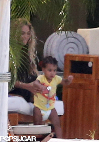 Exclusive: Beyoncé and Blue Ivy Relax Poolside in Miami! Exclusive: Beyoncé and Blue Ivy Relax Poolside in Miami!
