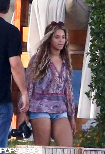 Exclusive: Beyoncé and Blue Ivy Relax Poolside in Miami! Exclusive: Beyoncé and Blue Ivy Relax Poolside in Miami!