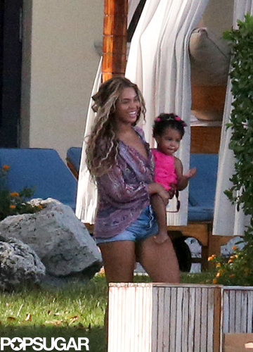 Beyoncé smiled while carrying Blue in her arms.
Beyoncé smiled while carrying Blue in her arms.