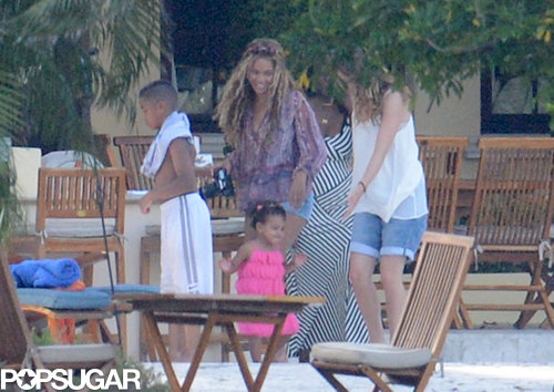Exclusive: Beyoncé and Blue Ivy Relax Poolside in Miami! Exclusive: Beyoncé and Blue Ivy Relax Poolside in Miami!