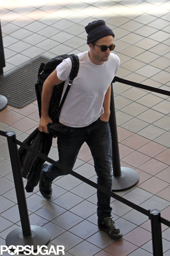 Robert Pattinson Touches Down in Toronto For a Stint on Set Robert Pattinson Touches Down in Toronto For a Stint on Set