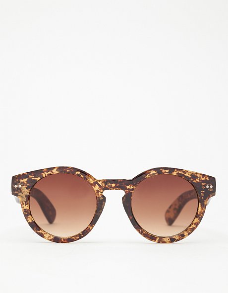 Shades of brown and a tint of rose combine in this pretty Puma pick ($18).
Shades of brown and a tint of rose combine in this pretty Puma pick ($18).
