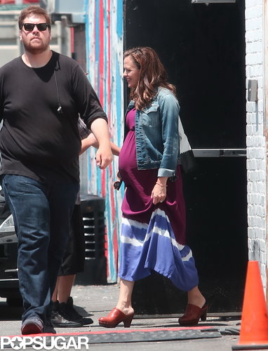 Playing Pregnant! Jennifer Garner Sports a Baby Bump on Set Playing Pregnant! Jennifer Garner Sports a Baby Bump on Set