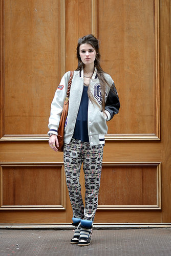 Prints, a varsity jacket, and high-tops all living in harmony.
Source: Le 21ème | Adam Katz Sinding
Prints, a varsity jacket, and high-tops all living in harmony.
Source: Le 21ème | Adam Katz Sinding