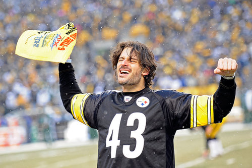 Joe Manganiello showed his Pittsburgh Steelers pride at a snowy game in December 2010.
Joe Manganiello showed his Pittsburgh Steelers pride at a snowy game in December 2010.