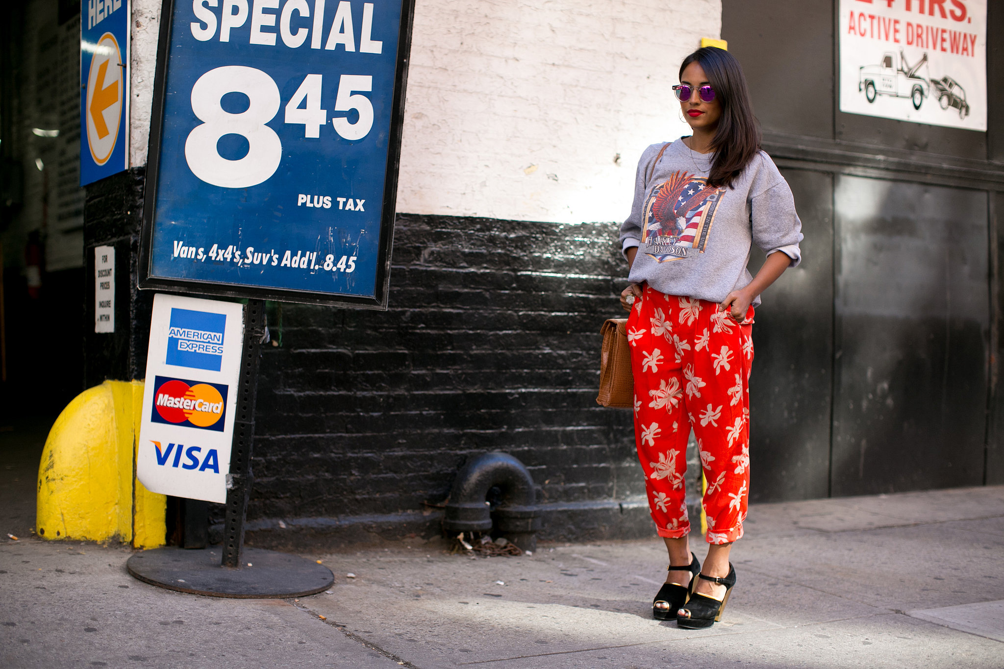 There's nothing we don't like about her patterned trousers and vintage sweatshirt. 
