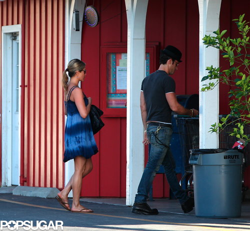 Jennifer and Justin Beat the Heat With a Shopping Stop Jennifer and Justin Beat the Heat With a Shopping Stop